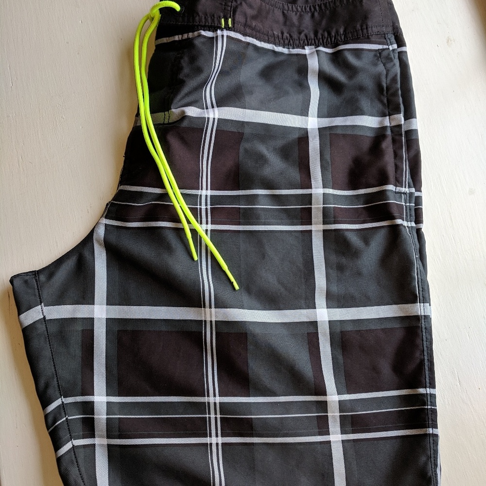 AMERICAN EAGLE OUTFITTER CASUAL MEN'S SHORT'S.